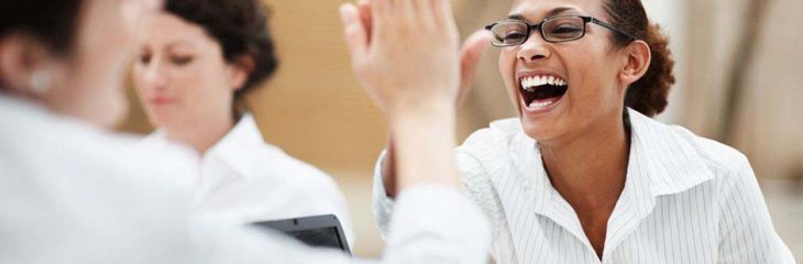 چگونه بین همکاران خود محبوب شویم؟