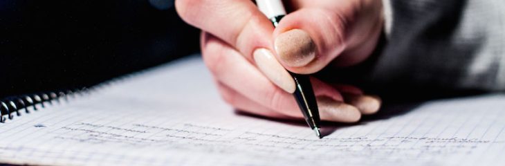 میلیونر ۱۸ ساله ای که به دانش آموزان قدرت علم و فناوری را می آموزد